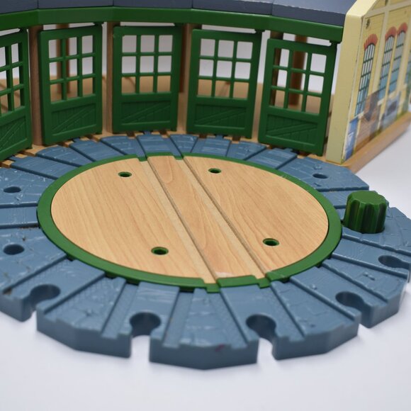 Thomas & Friends Y4367 Mattel Wooden Railway Tidmouth Sheds Turntable Roundabout - Picture 8 of 16